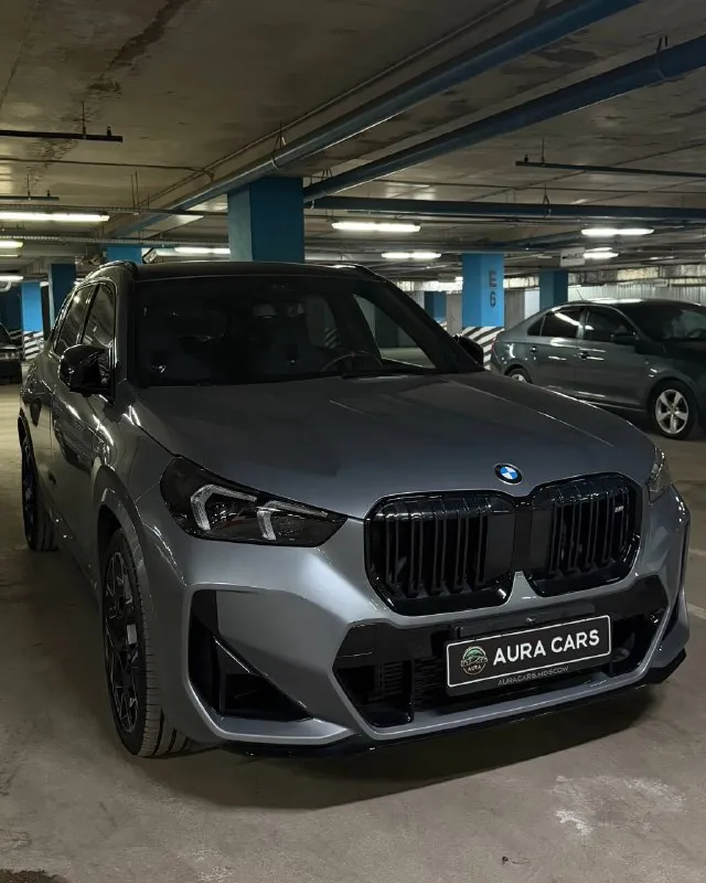 BMW X1 M35Li на парковке Aura Cars